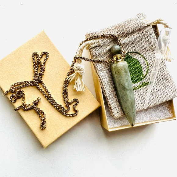 NIB Labradorite Perfume Amulet Pendant Necklace - Picture 2 of 15